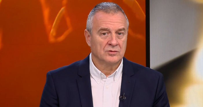 Оставката на правителството е резултат от дълго натрупвани проблеми като