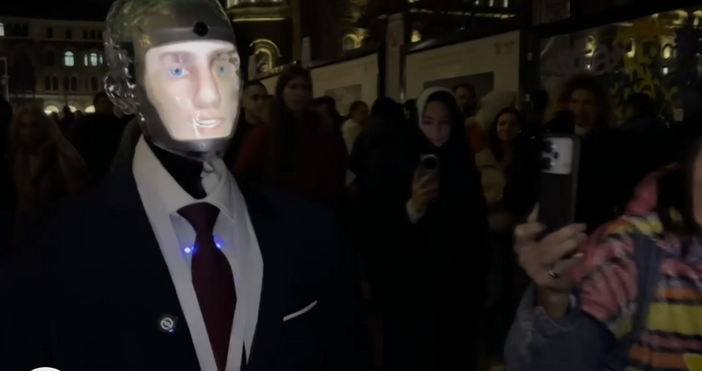 кадри Нова твНа протестите които свалиха правителството се появи робот