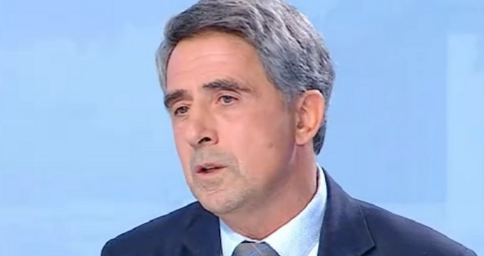 Президентът на Република България 2012–2017 Росен Плевнелиев коментира в студиото