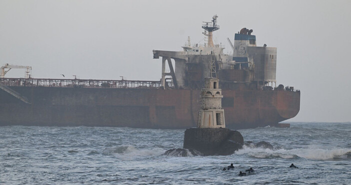 Впристанище Бургас е доставен авариен морски генератор с мощност 150