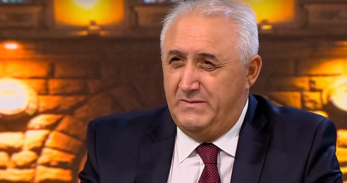 Протестиращите не бяха нито за едните нито за другите а