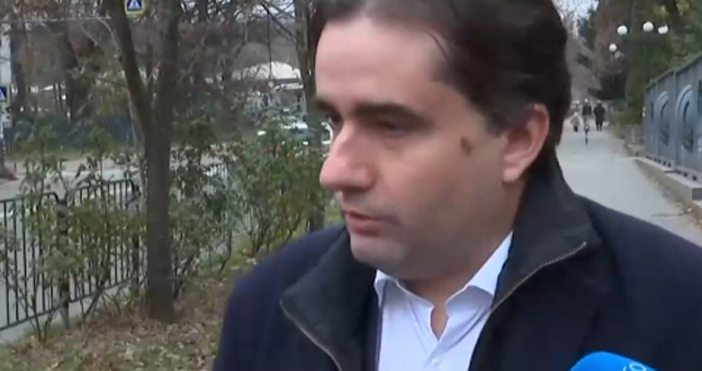 В навечерието на консултациите при президента и след оставката на