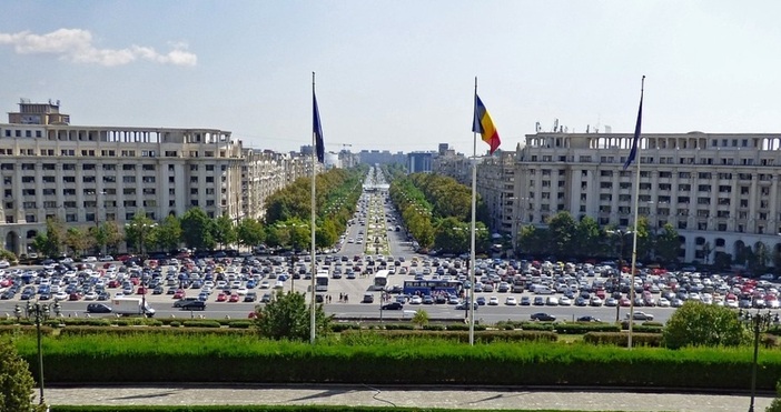 Широкото коалиционно правителство на Румъния оцеля след вот на недоверие