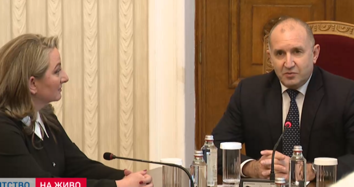 Заядливи реплики си размениха президентът Румен Радев и зам председателят