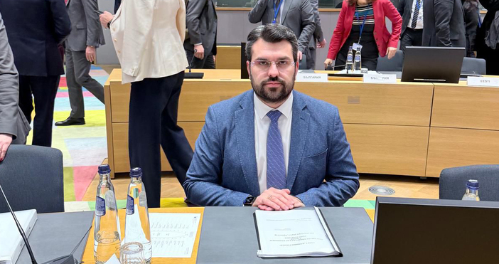 Министърът на външните работи на Република България Георг Георгиев взе