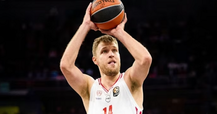 Гръцкият шампион Олимпиакос и Валенсия играят в момента помежду си