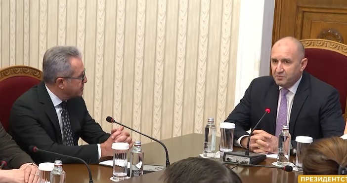 Втори ден продължават консултациите при президента Румен Радев след като