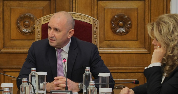 Президентът продължава консултациите с представители на парламентарните групи в 51