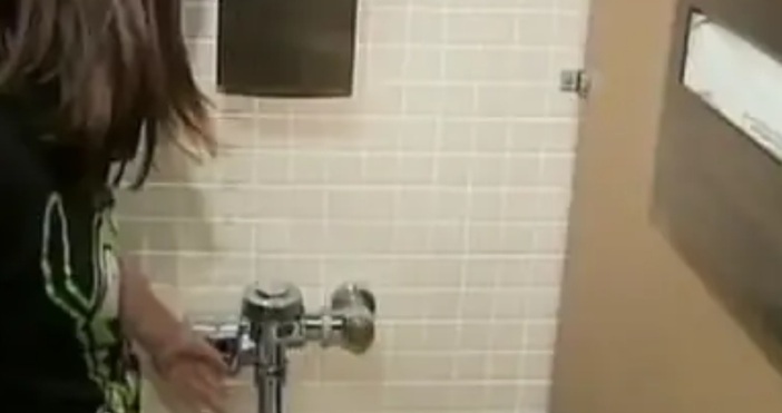 Директорът на 138 о средно училище Проф Васил Златарски Александър