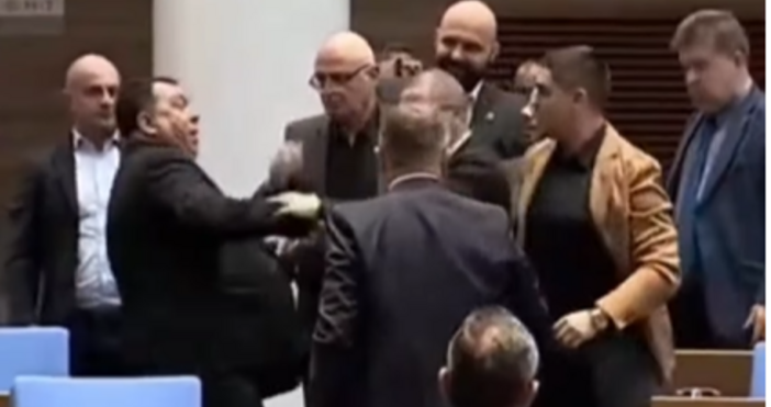 Стопкадър БНТ novini bgНапрежението в парламента ескалира и се стигна до бой