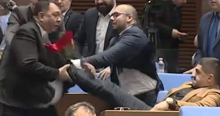 Както Петел писа бой стана в НС днес Грозен инцидент