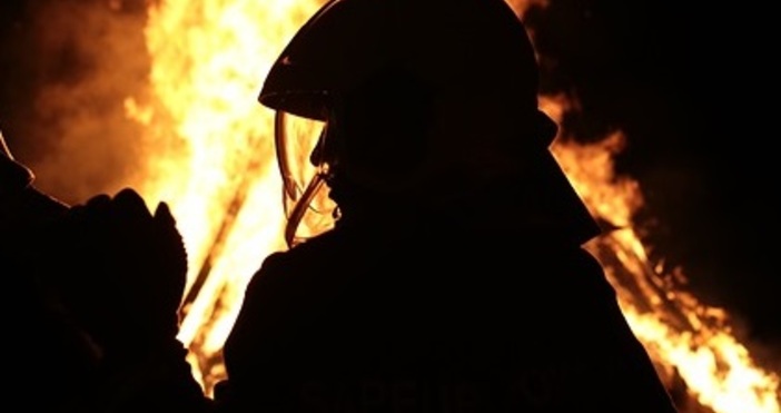 Противопожарните служби в страната са реагирали през изминалото денонощие на