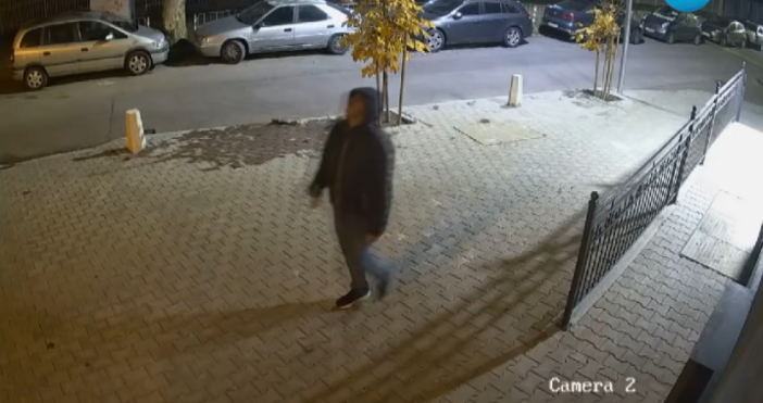 Неизвестен мъж е нарязал гумите на автомобили паркирани в няколко